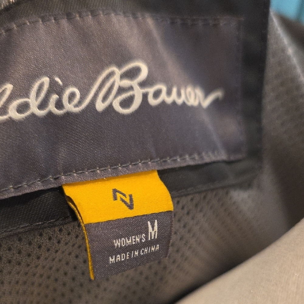 Eddie Bauer Gray Women's Raincoat - Picture 6 of 9
